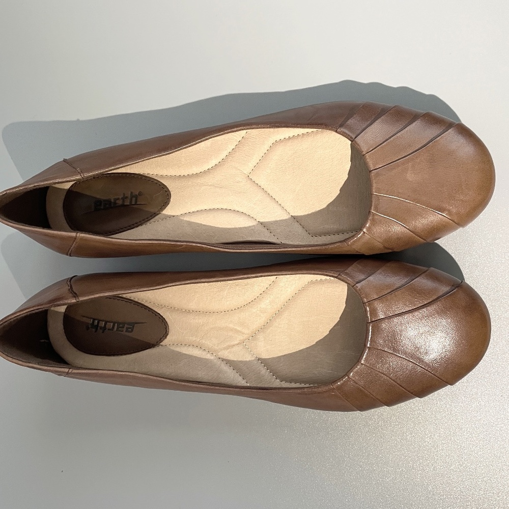 Earth Bellwether Almond Calf Leather